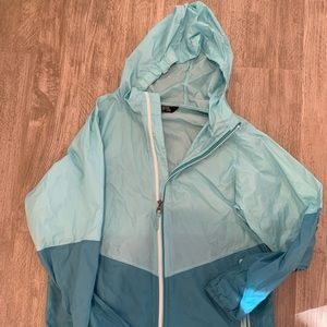 Light weight North Face rain coast